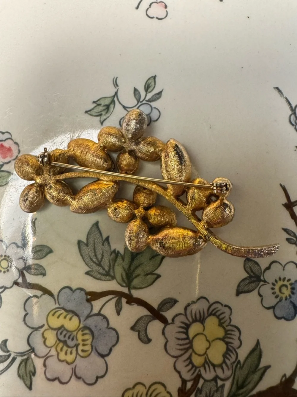 Vintage Gold Floral Brooch with Deep Blue and Iridescent Stones - Picture 2 of 7